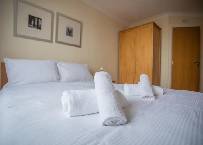 Cosy 2 Bed Flat Near Train Station Basingstoke With Free Parking!